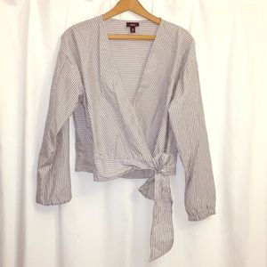 Seersucker striped gray and white top M